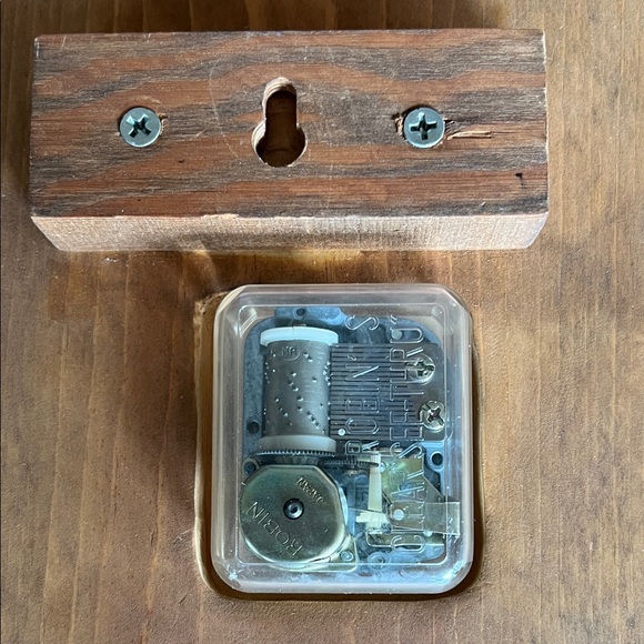 Hand Painted OOAK Rudolph Musical Box - Picture 5 of 5